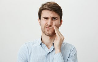 soguk-ve-sicak-dis-sizlamasi-nedenleri-320x202